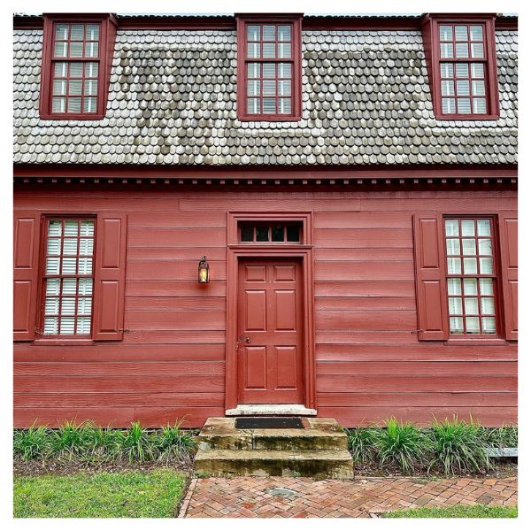 Williamsburg Colonial Houses